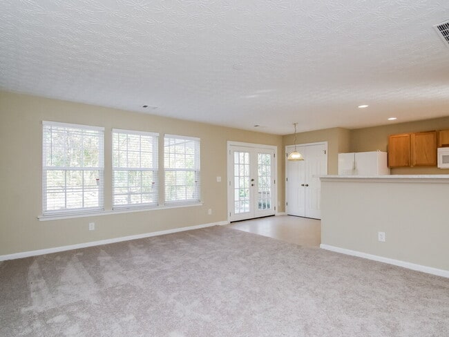 341 Meadows Ln