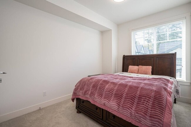 Photo - 11188-11172 72 Ave