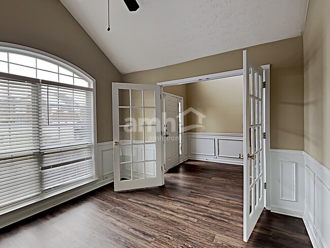 Photo - 3915 Madison Bnd NW