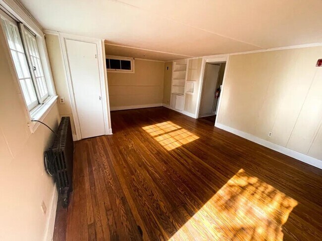 Photo - 705 E Seneca St