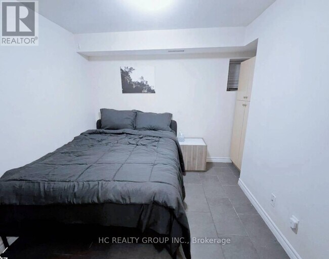 Photo - 629 Bathurst St