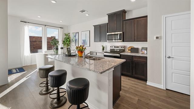 Photo - 740 Thorn Crk Dr