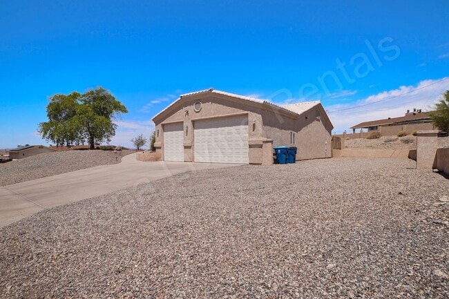 Photo - FURNISHED WITH BOAT DEEP GARAGE