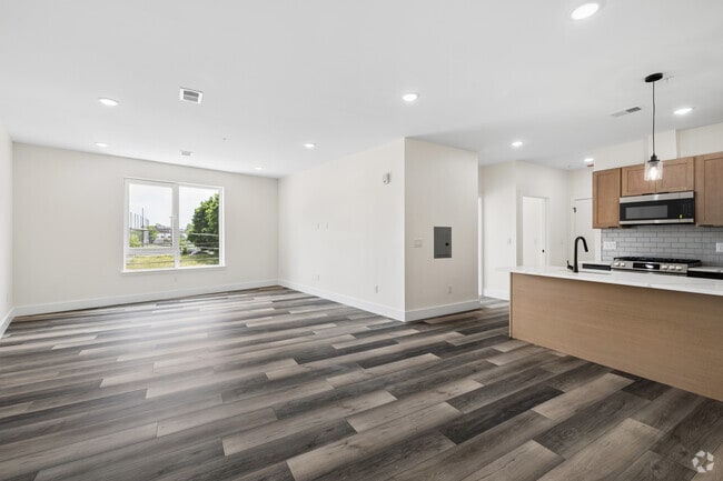 2BR, 1BA - 890SF - Kitchen/Living Room