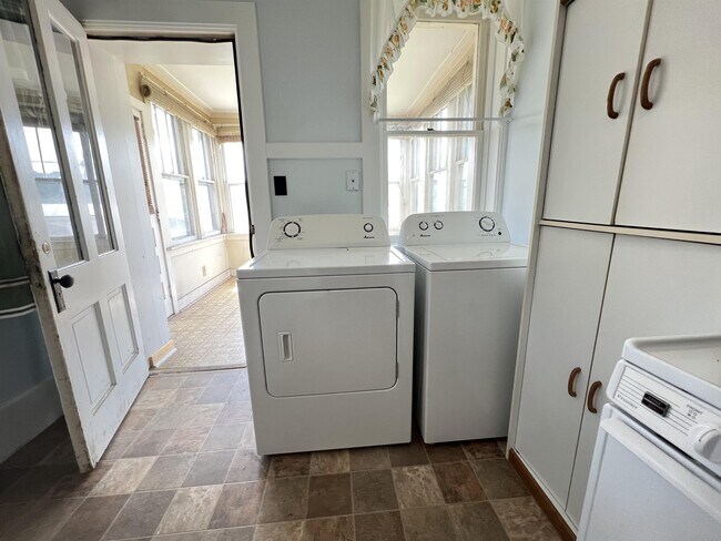 Photo - 2317 Queen St