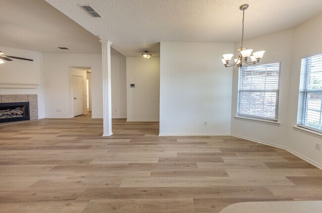 Photo - 3 Bed 2 Bath Move In Ready!