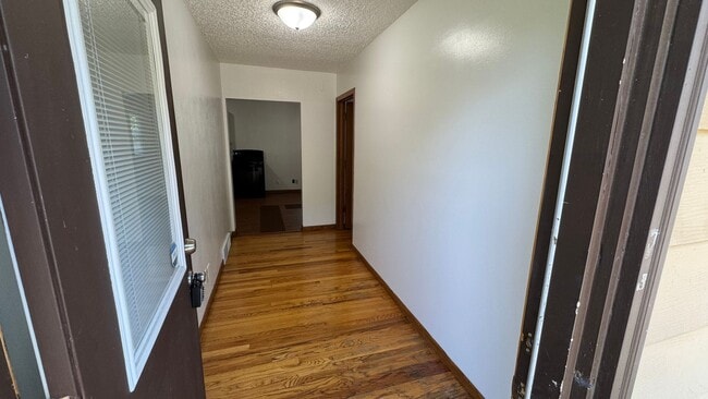 Photo - 525 E 47th St