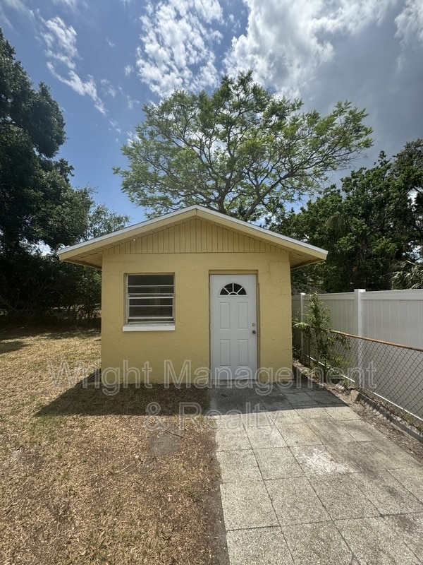 Photo - 438 Country Club Dr