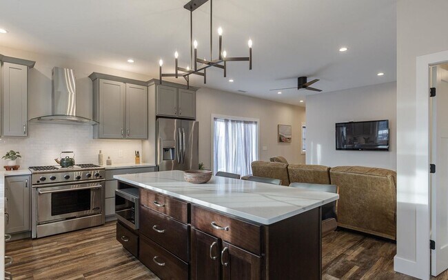 60 Dearborn Cir