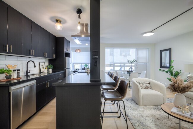Building Photo - 420 Eglinton Ave E Unit 405