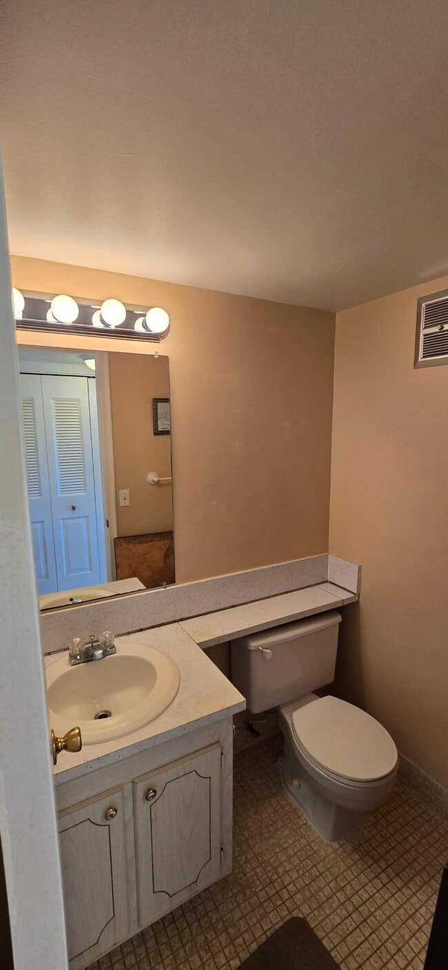 Photo - 358 Chatham R