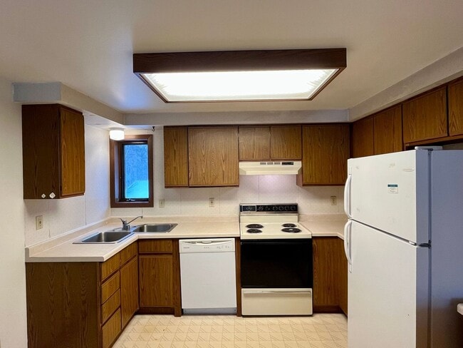 Photo - 180 W Hl Rd Unit #2