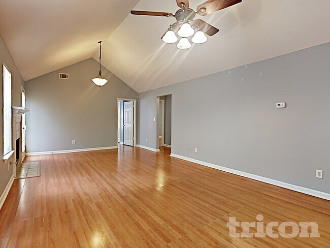 Photo - 1049 Charlbury Pl