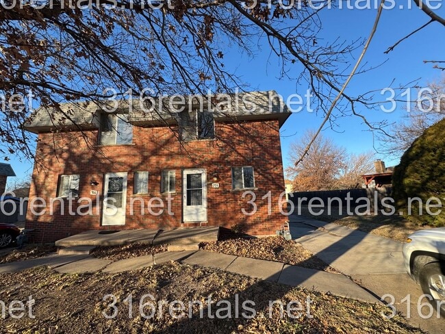 Building Photo - $850- 2 bed 1 bath - Townhomes