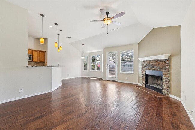 Photo - 602 Los Robles Rd