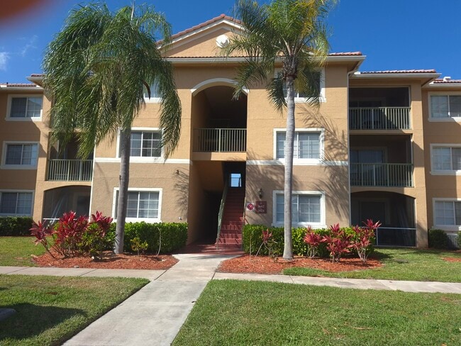 Building Photo - 3608 NW Adriatic Ln Unit 6-108