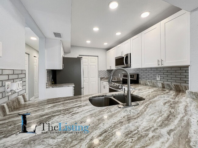 Photo - 2482 Lakeway Branch Dr