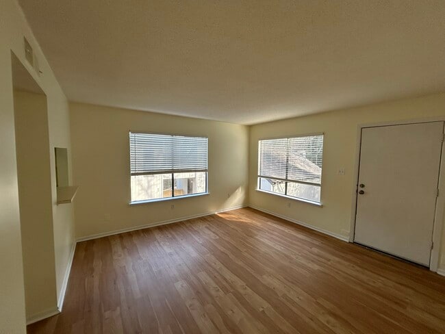 Photo - 3350 Altamont Rd Unit E11