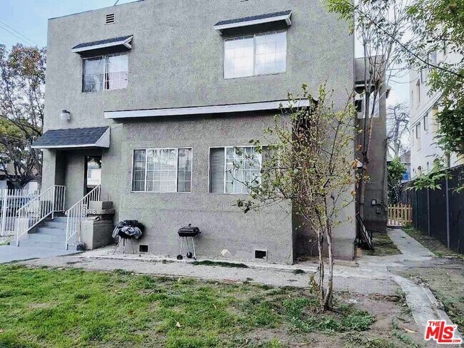 1981 Estrella Ave