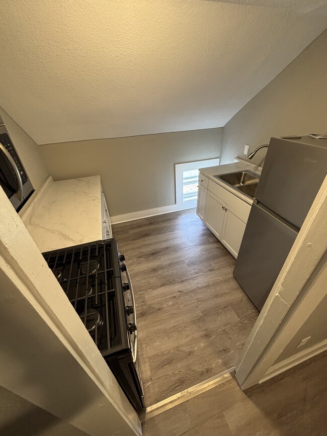 Photo - 708 E Jefferson Blvd