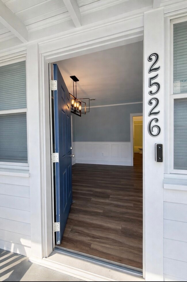 Photo - 2526 Phyllis St