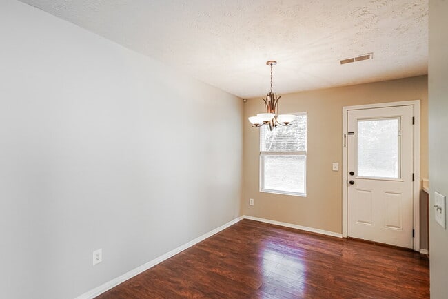 Photo - 2735 Sutherland Dr