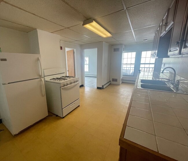 Photo - Cozy 2-Bedroom Apartment in Adams, MA Unit 3