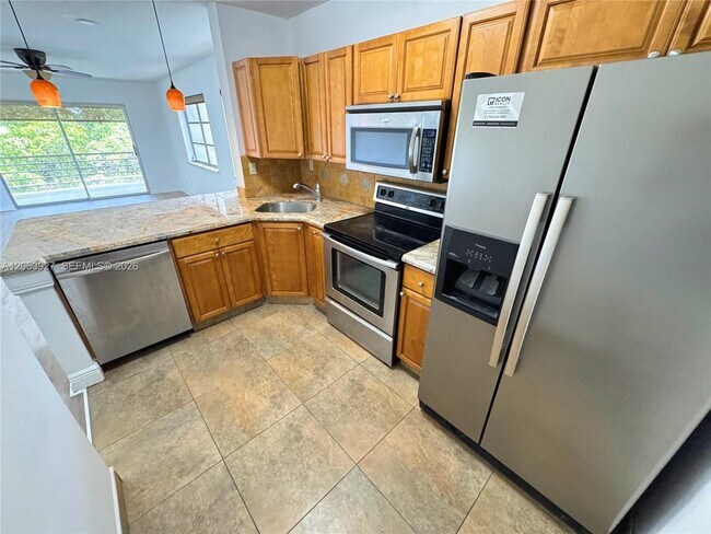 Building Photo - 1400 NE 57th St Unit 308