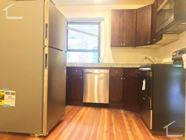 Building Photo - Avl NOW No Fee! Updated 1BR in Coolidge Co...
