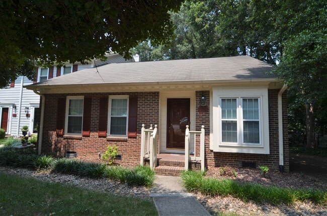Cozy 2BD, 2BA North Raleigh Home Near Crab... - Cozy 2BD, 2BA North Raleigh Home Near Crab...