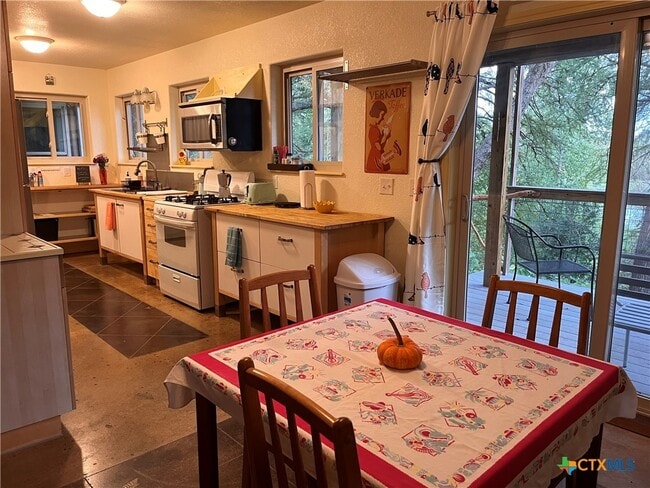 Photo - 121 Butler Ln