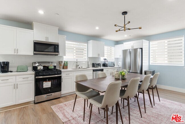 Photo - 1341 Mariposa Ave