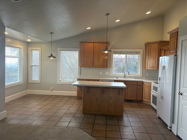Photo - Beautiful Bountiful house
