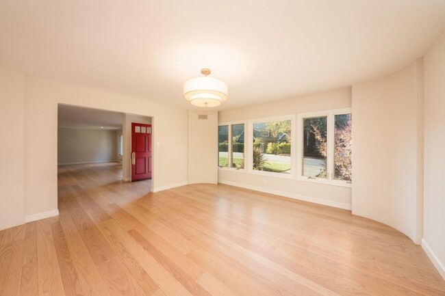 Photo - 30 Knightwood Ln