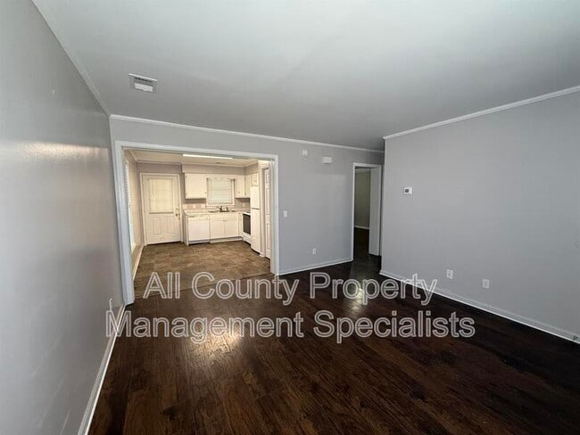 Photo - 1908 Greenoaks Rd