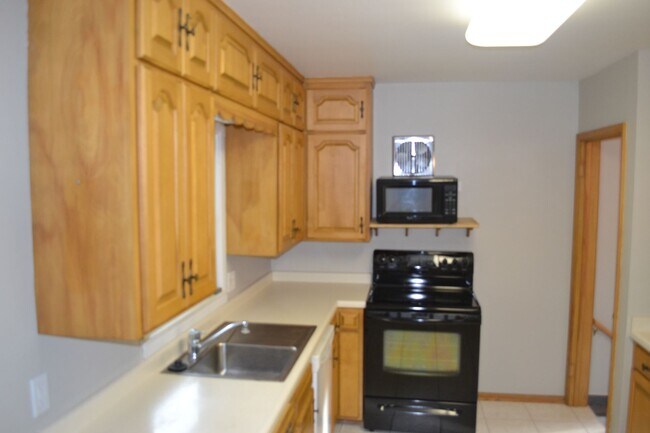 Photo - 3BR Home on Large Corner Lot – NW Rochester