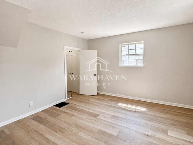 Photo - 639 N Way St