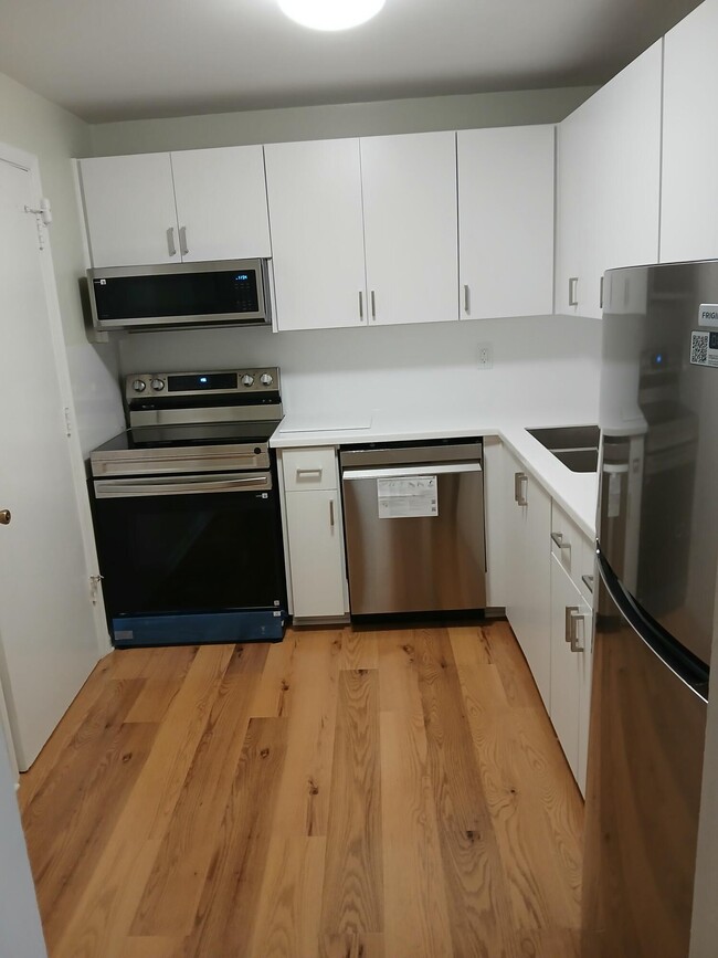 Building Photo - 2180 NE 67th St Unit 703