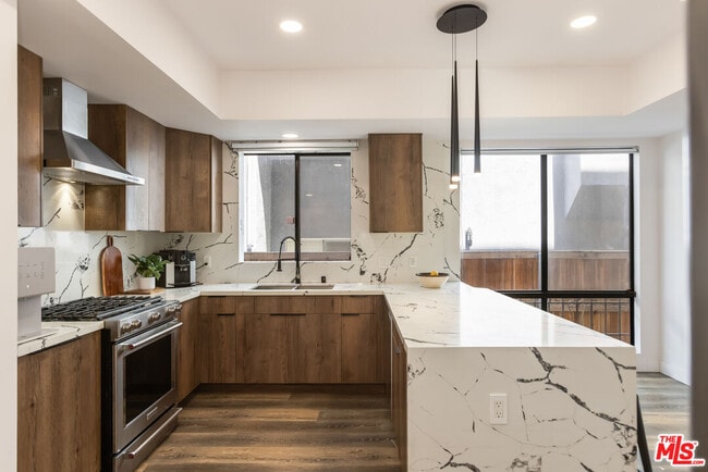 Building Photo - 1210 Kings Rd Unit 101