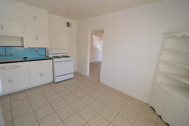 Photo - 2425 N Los Altos Ave