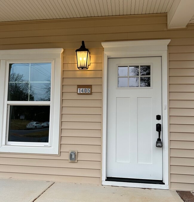 Photo - 1405 Barnett St