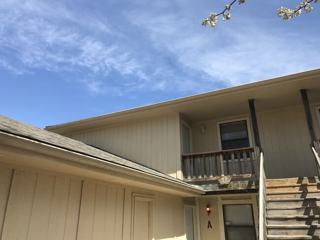 Photo - Cute 2 bedroom 1 bathroom home with 1 car ... Unit C