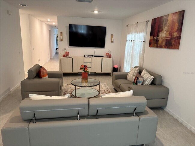 Photo - 1951 Rosewood Cir