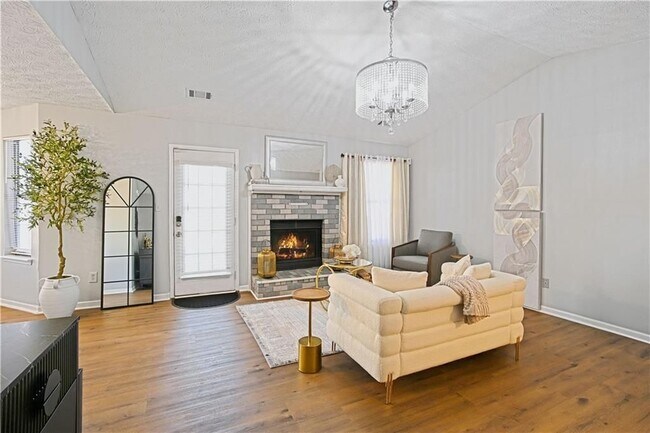 Photo - 1528 Carriage Ln