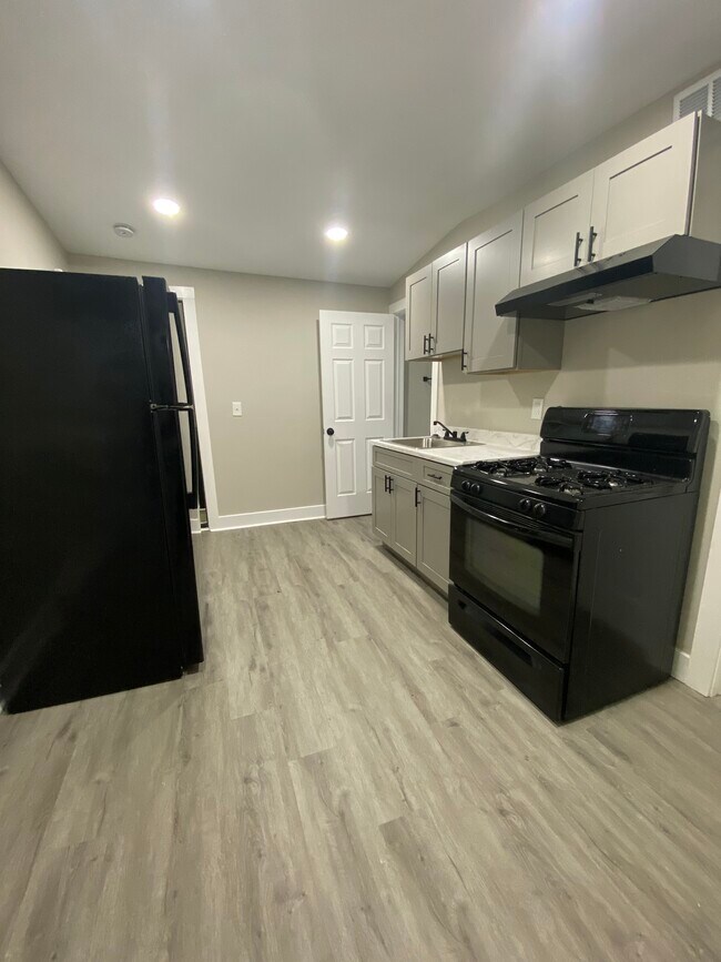 Photo - 1523 W Lexington St Unit Apt 4