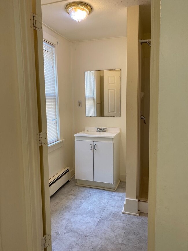 4 Stewart Ln Unit 2