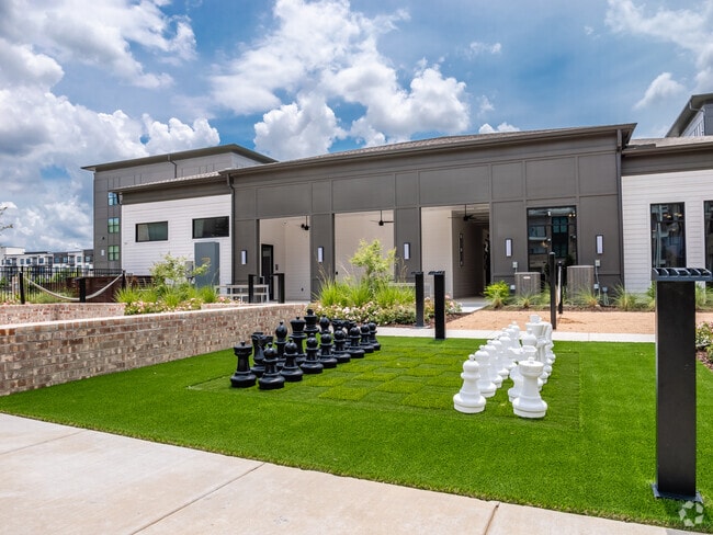 Outdoor Social Courtyard- Giant Chess - The Heights at Picardy Rental