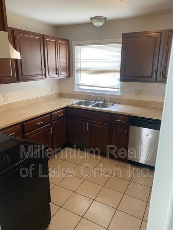 Photo - 46 W Strathmore Ave