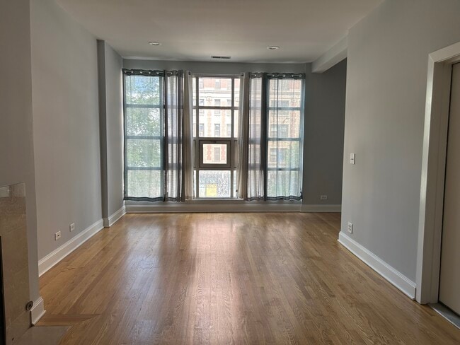 Photo - 1154 N Dearborn St