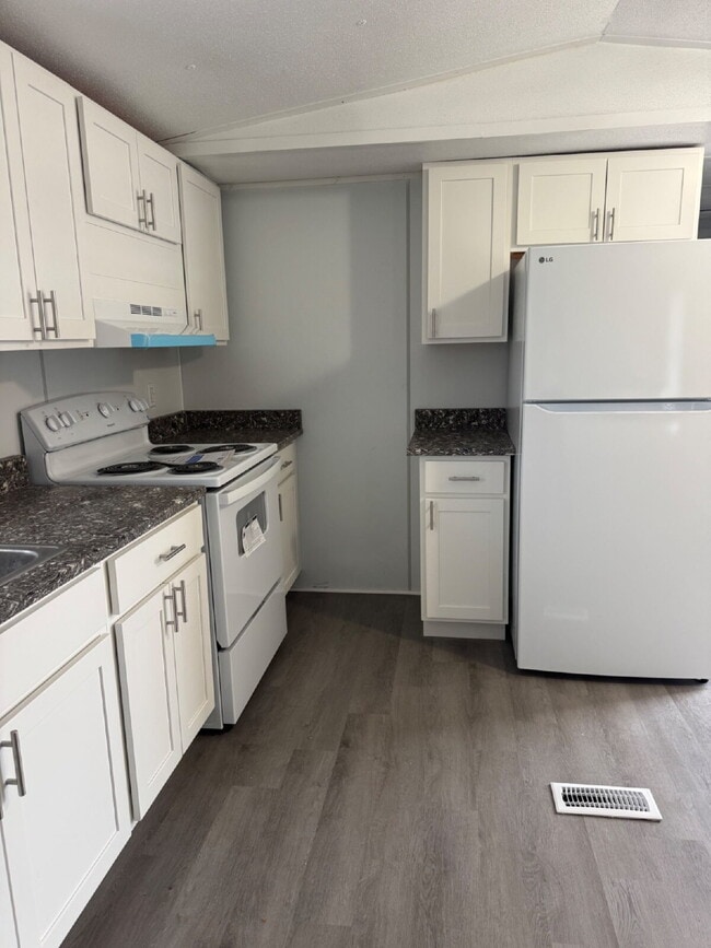 Photo - 40 Friendly Cir